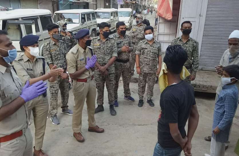 कोरोना अलर्ट: पुलिस ने हाथ जोडक़र की अपील, घरों में रहें कोरोना अलर्ट: पुलिस ने हाथ जोडक़र की अपील, घरों में रहें