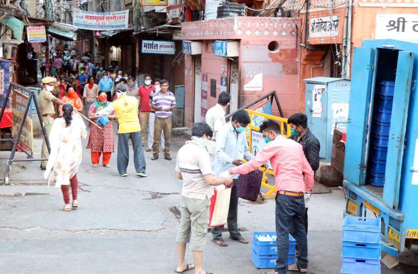 a11.jpg कर्फ्यू की लाइव स्टोरी, न दूध मिला और ना डॉक्टर, पत्रिका टीम पहुंची तो मिल पाया दूध