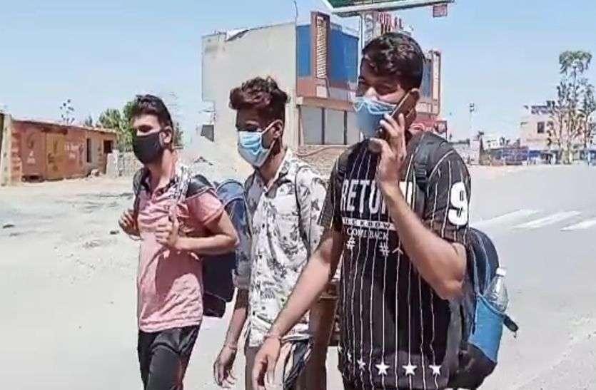 लॉकडाउन में ट्रांसपोर्ट के ट्रक से बैंगलूरु से चूरू के लिए निकले युवक रास्ते में फंसे, भूखे- प्यासे भटकने पर भी नहीं मिली मदद लॉकडाउन में ट्रांसपोर्ट के ट्रक से बैंगलुरू से चूरू के लिए निकले युवक रास्ते में फंसे, भूखे- प्यासे भटकने पर भी नहीं मिली मदद