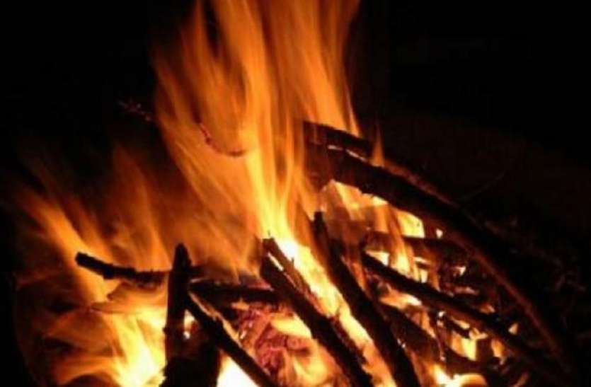 funeral लॉक डाउन: इस शहर के मुक्तिधामों में अंतिम संस्कार के लिए लकड़ी का संकट