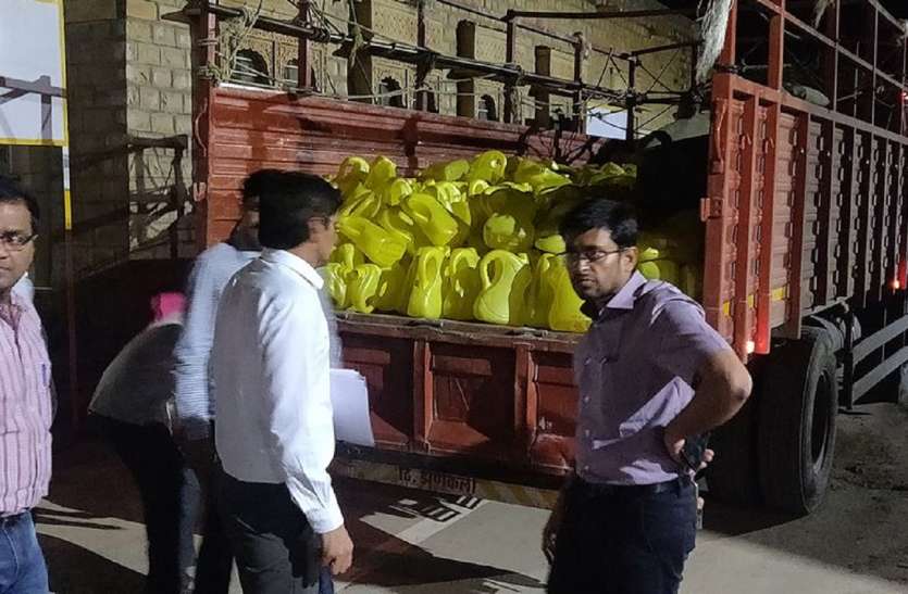 जैसलमेर पहुंची 5 हजार लीटर सोडियम हाइपोक्लारोइड की खेप जैसलमेर पहुंची 5 हजार लीटर सोडियम हाइपोक्लारोइड की खेप
