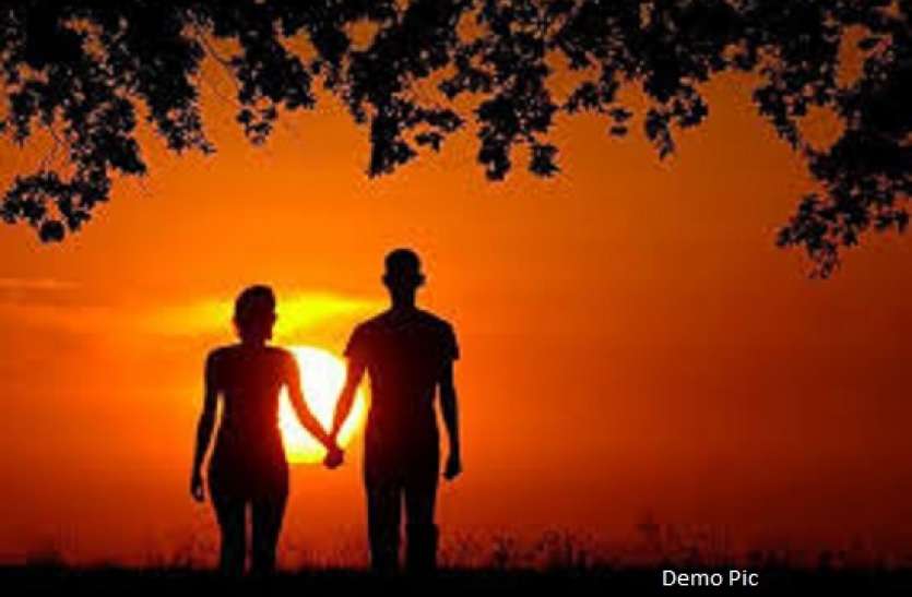 lovers.jpg Lockdown के दौरान प्रेमिका के घर पहुंच गया युवक, धारा 144 में केस दर्ज