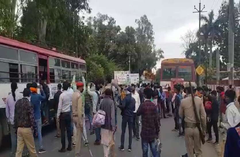 rampur_bus.jpg Lockdown: छह दिन में रेलवे और रोडवेज को छह करोड़ से अधिक का नुकसान