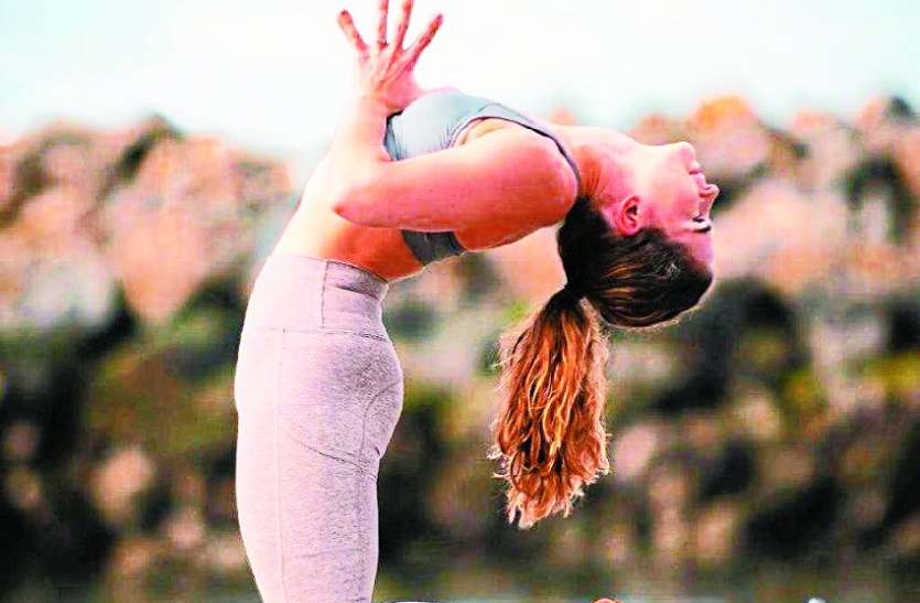 चेहरे की बढ़ानी है सुंदरता व बाल रखने हैं काले, तो करें उष्ट्रासन चेहरे की बढ़ानी है सुंदरता व बाल रखने हैं काले, तो करें उष्ट्रासन