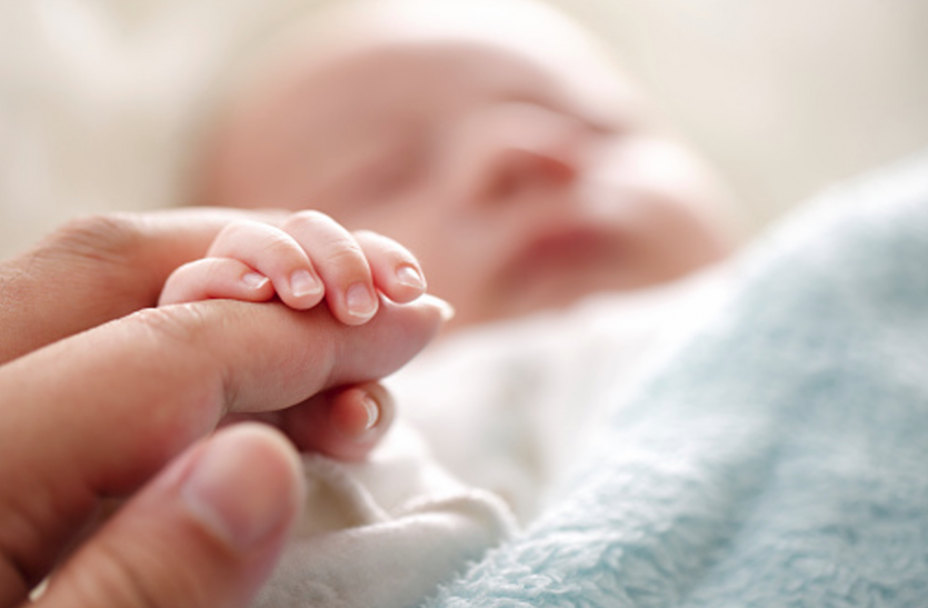 coronavirus from mother to child, Transmission may Possible Coronavirus Update: मां से नवजात में फैल सकता है कोरोना, शोधकर्ताओं ने जताई आशंका