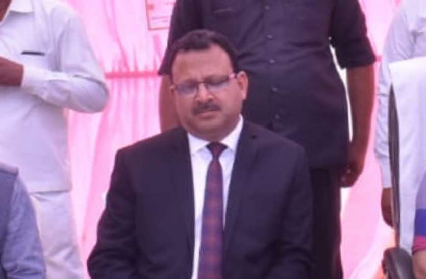 जिलाधिकारी का निर्देश मुख्य विकास अधिकारी व अपर जिलाधिकारी को - 14 दिन गांव के बाहर आइसोलेशन में रखा जाये जिलाधिकारी का निर्देश मुख्य विकास अधिकारी व अपर जिलाधिकारी को - 14 दिन गांव के बाहर आइसोलेशन में रखा जाये
