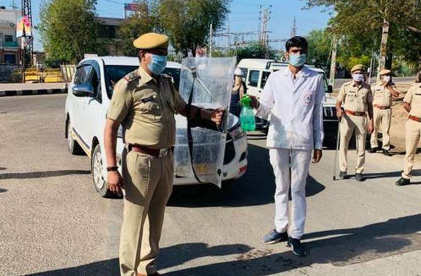 Police made blockades on 15 routes entering the district पुलिस ने जिले में प्रवेश करने वाले 15 रास्तों पर बनाए नाके, साइबर ठगों से सावधान रहने की नसीहत