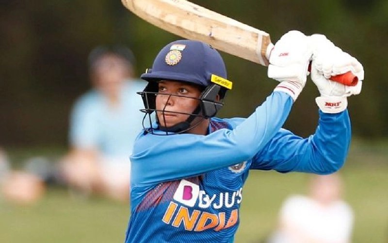 Women cricket team player Richa Ghosh donate 1 lakh rupees in west bengal  relief fund | महिला क्रिकेट टीम से आई पहली आर्थिक मदद, ऋचा घोष ने दिए 1 लाख  रुपए | Patrika News