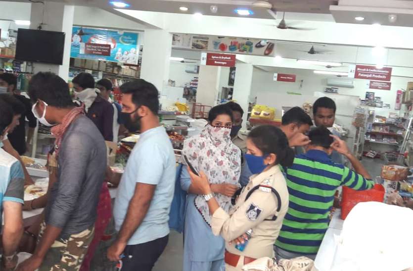 FIR on super market owner and employees for violation of lockdown लॉकडाउन का उल्लंघन करने पर सुपर बाजार मालिक और कर्मचारियों पर एफआइआर