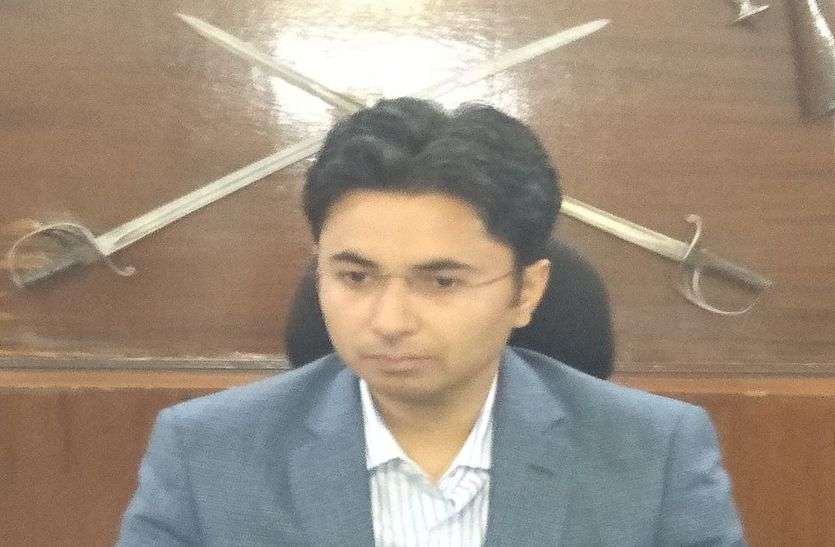 Alwar Collector Instructions On Lock Down And Black Marketing लॉक डाउन के समय हो रही कालाबाजारी पर जिला कलक्टर सख्त, बैठक में अधिकारीयों को दिए यह ख़ास निर्देश