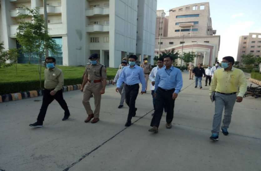 Alwar Collector And SP Inspect ESIC Medical College Alwar पत्रिका की खबर के बाद जिला कलक्टर व् एसपी ने ESIC मेडिकल कॉलेज का किया निरीक्षण, 850 करोड़ के मेडिकल कॉलेज का होगा अधिग्रहण