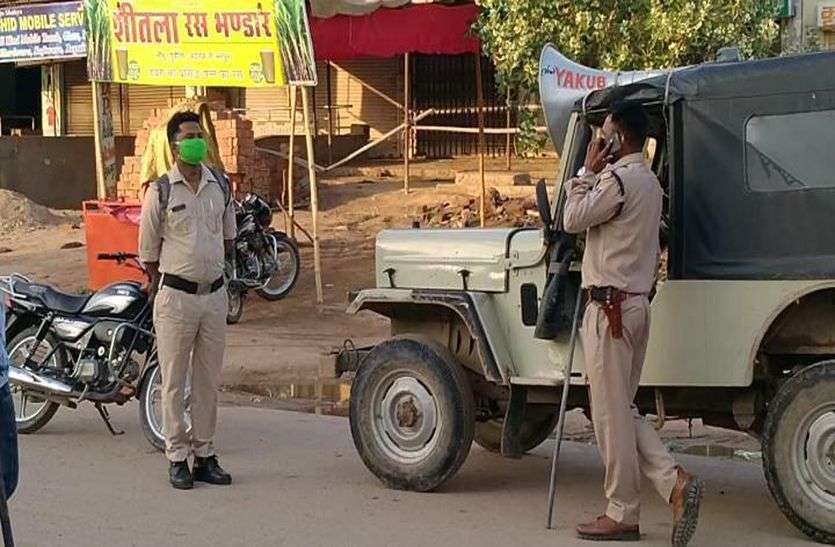 सूबेदार से सीधे संपर्क में रहे 70 लोगों की जांच के बाद स्वास्थ्य टीम ने किया गांवों का डोर टू डोर सर्वे सूबेदार से सीधे संपर्क में रहे 70 लोगों की जांच के बाद स्वास्थ्य टीम ने किया गांवों का डोर टू डोर सर्वे