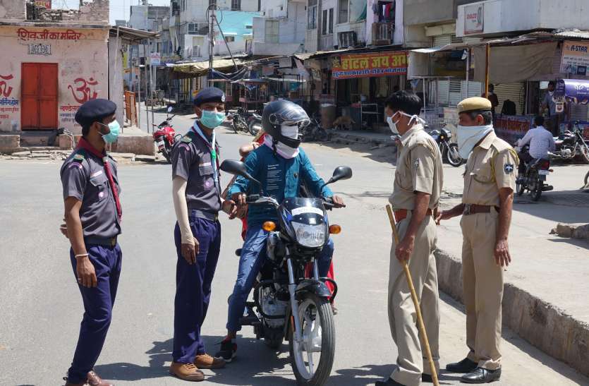 लॉकडाउन: सख्ती के बाद दिखी नरमी लॉकडाउन: सख्ती के बाद दिखी नरमी