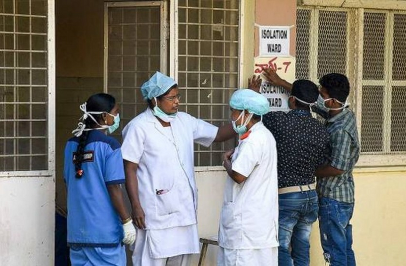 Corona virus : long queues of suspects for screening in hospitals Corona virus : अस्पताल में स्क्रीनिंग के लिए संदिग्धों की लंबी कतार, आकड़ा 13 हजार के पार