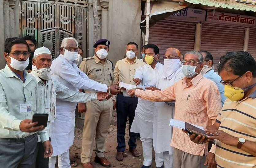Fight against Corona गिरने लगी जाति-धर्म की दीवार, किसी ने भवन खोला तो किसी ने खजाना Fight against Corona गिरने लगी जाति-धर्म की दीवार, किसी ने भवन खोला तो किसी ने खजाना