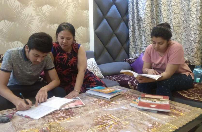 photo.jpg कोरोना इफेक्ट... बच्चों को पढ़ाई की चिंता, महिलाओं का भी बढ़ा काम
