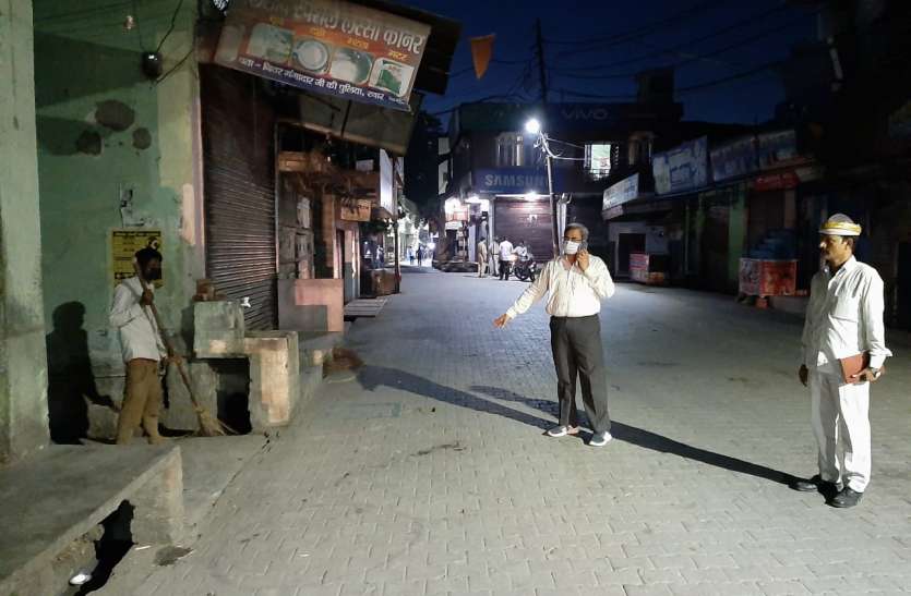 rampur.jpg Rampur: Lockdown के दौरान युवक ने फोन करके की यह मांग, डीएम ने भिजवाए 4 समोसे और साफ कराई नाली