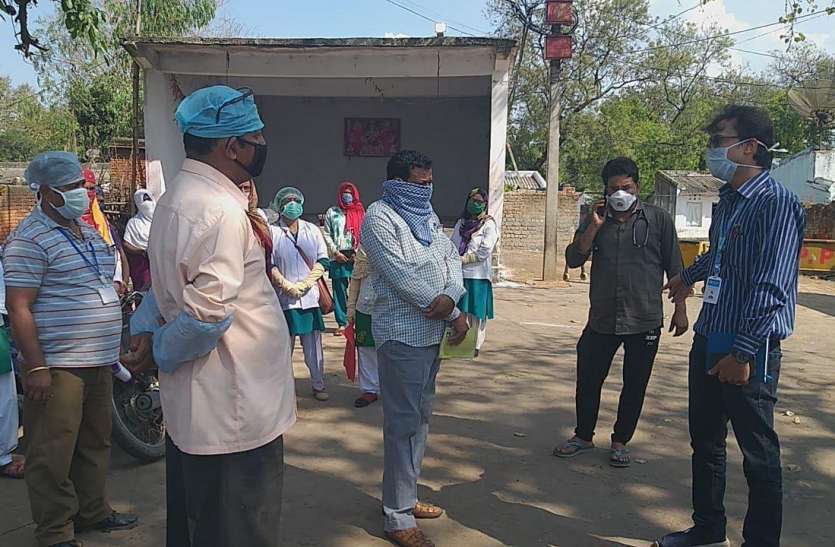 surgical-mask-use-in-coronavirus coronavirus: डब्ल्यूएचओ की टीम पहुंची, 14 दिन होमआइसोलशन में रहेंगे 350 लोग