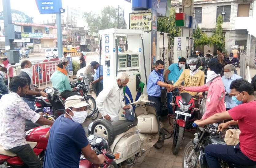 curfew_01.jpg गाड़ी लेकर बाहर निकले तो खैर नहीं, जबलपुर एसपी दी चेतावनी: वीडियो में देखिए क्या है वजह