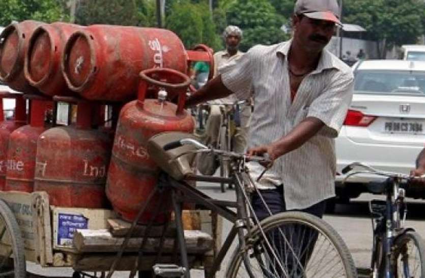 gas_cylinder_delivery_boy.jpg ऑयल कंपनियों का बड़ा ऐलान, गैस सिलेंडर डिलिवरी ब्वॉय को कुछ हुआ तो मिलेंगे 5 लाख
