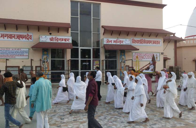 अयोध्या के जैन मंदिर परिसर में वृद्ध महिला के अंतिम संस्कार पर विवाद अयोध्या के जैन मंदिर परिसर में वृद्ध महिला के अंतिम संस्कार पर विवाद