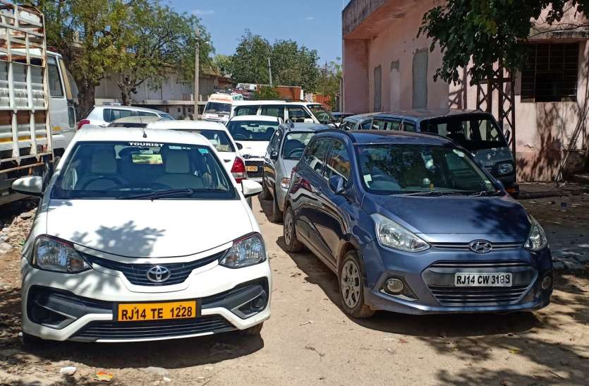 Lockdown violation: 130 चालकों के खिलाफ कार्रवाई, वाहन जब्त Lockdown violation: 130 चालकों के खिलाफ कार्रवाई, वाहन जब्त