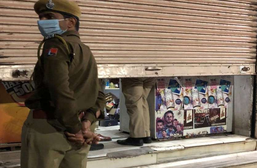 CRIME: शराब की दुकान को बनाया निशाना, 50 पेटी चोरी CRIME: शराब की दुकान को बनाया निशाना, 50 पेटी चोरी