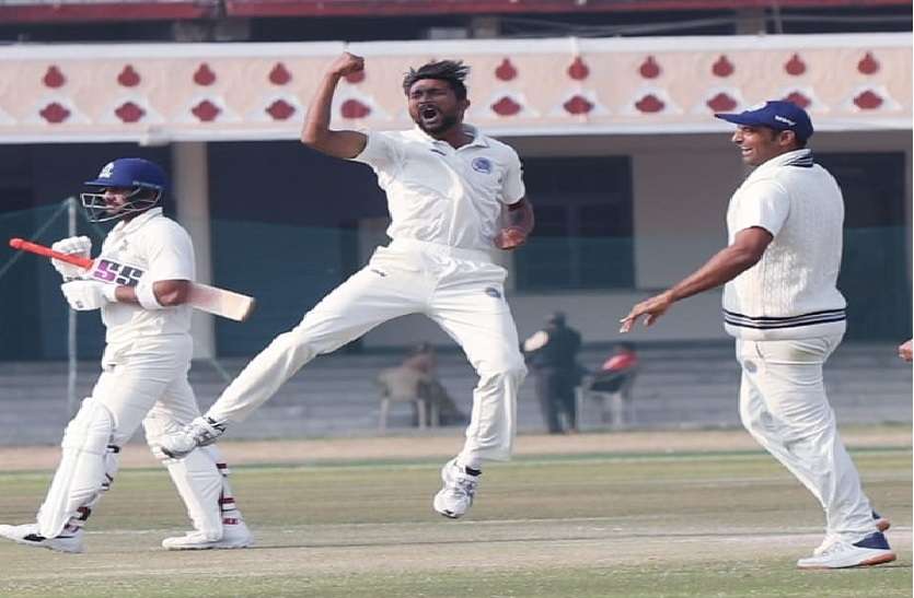 कोविड-19 : टूर्नामेंट रद्द होने के बाद अब खिलाडिय़ों की घटेगी सैलेरी कोविड-19 : टूर्नामेंट रद्द होने के बाद अब खिलाडिय़ों की घटेगी सैलेरी