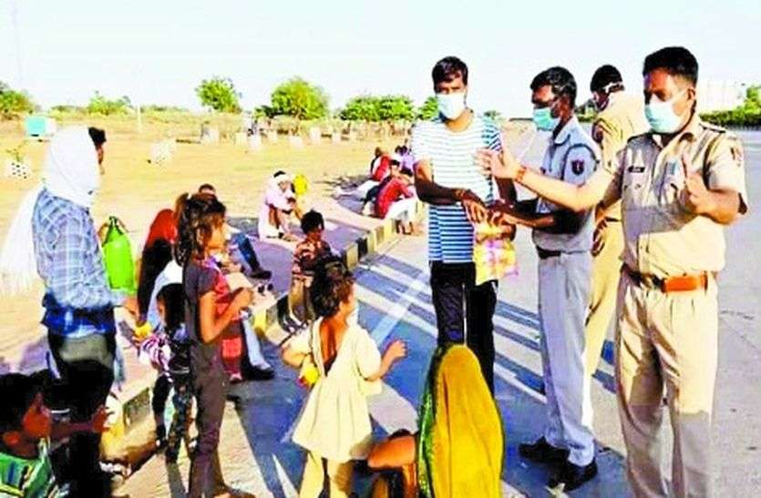 कोरोना का खौफ कम भूख और बेबसी कर ही मजदूरों को बेहाल कोरोना का खौफ कम भूख और बेबसी कर ही मजदूरों को बेहाल