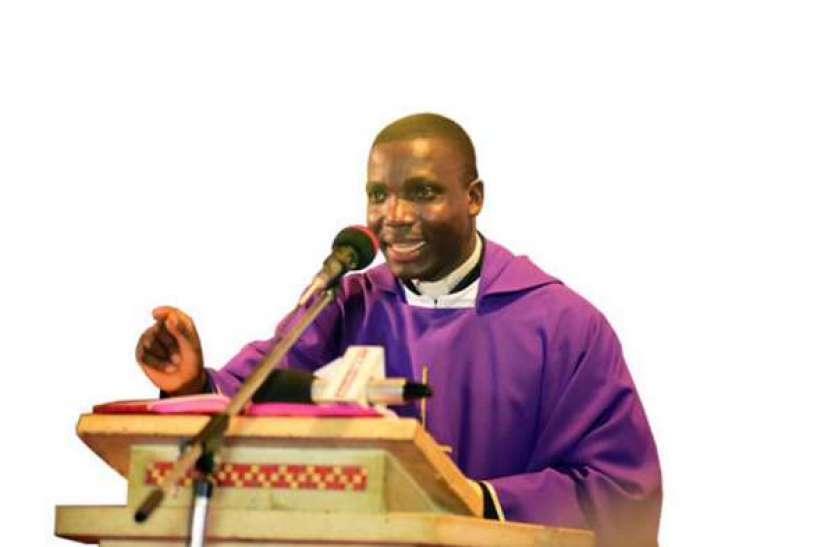 uganda priest यूगांडा: चर्च के अंदर कोरोना वायरस को लेकर फैला रहे थे अफवाह, दो पादरी गिरफ्तार