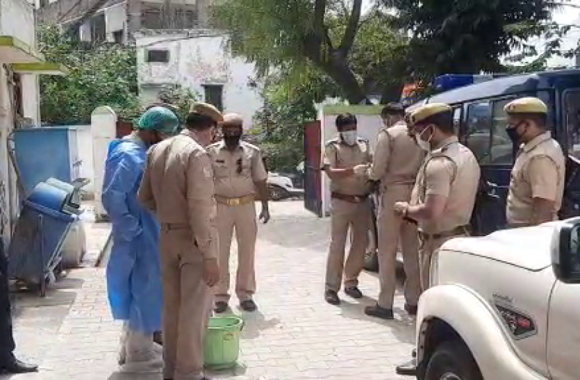 vlcsnap-2020-03-31-14h02m45s238.png Bijnor: नगीना की मस्जिद में पहुंचे जमात के 8 विदेशी धर्म प्रचारक, मुफ्ती व मौलवी समेत 5 पर केस दर्ज