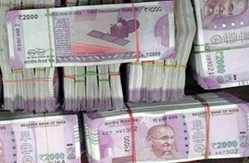 bank_cashier.jpg इस करोड़पति का दिमाग ऐसे ठिकाने लगाया पुलिस ने, अब हाथ जोड़ रहा