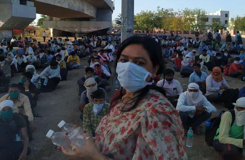 गरीबों की सेवा के लिए जयपुर वालों ने खोले हाथ गरीबों की सेवा के लिए जयपुर वालों ने खोले हाथ