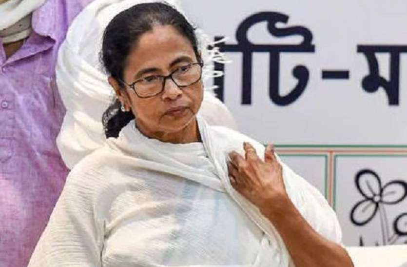 mamata banerjee ममता सरकार का बड़ा फैसला, रिहा किए जाएंगे 3000 से ज्यादा कैदी, सोशल डिस्टेंसिंग मापदंडों का होगा पालन