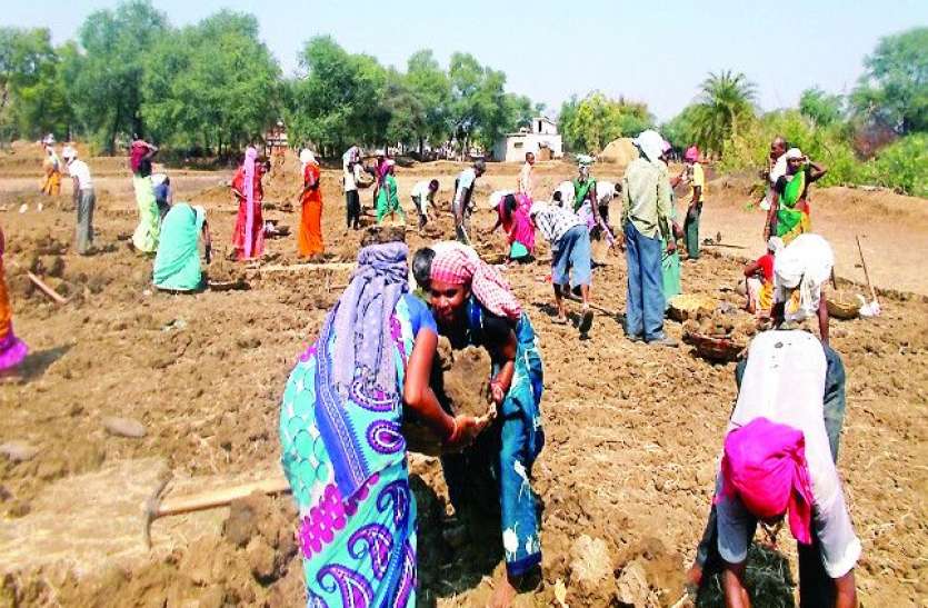 manrega.jpg प्रदेश के 12 लाख से अधिक मनरेगाकर्मियों के लिए खुशखबरी, आज से मिलेगा इतना बढ़ा हुआ वेतन