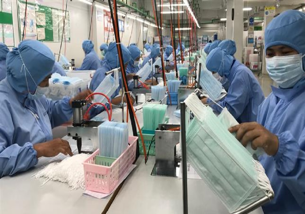 PPE Kit N95 Mask And Ventilator Manufactured In Factories - करखानों में बन  रही पीपीई किट और N95 मास्क, वेंटिलेटर बनाने के लिए भी 24 घंटे चल रहा काम |  Patrika News
