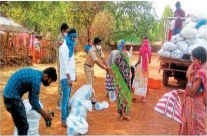 जिन्हें आप डंडा मारने वाला कह मन में दे रहे गालियां, उन्होनें ही संभाली कमान, कर रहे अब ये नेक काम जिन्हें आप डंडा मारने वाला कह मन में दे रहे गालियां, उन्होनें ही संभाली कमान, कर रहे अब ये नेक काम
