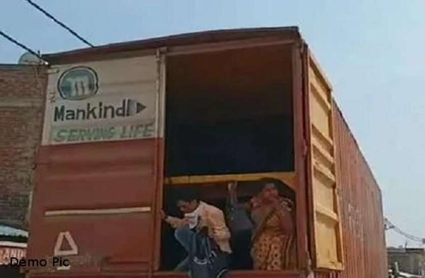 raipur_police.jpg कंटेनर में छिपकर मुंबई से झारखंड जा रहे थे 12 मजदूर, पुलिस ने छत्तीसगढ़ में पकड़ा