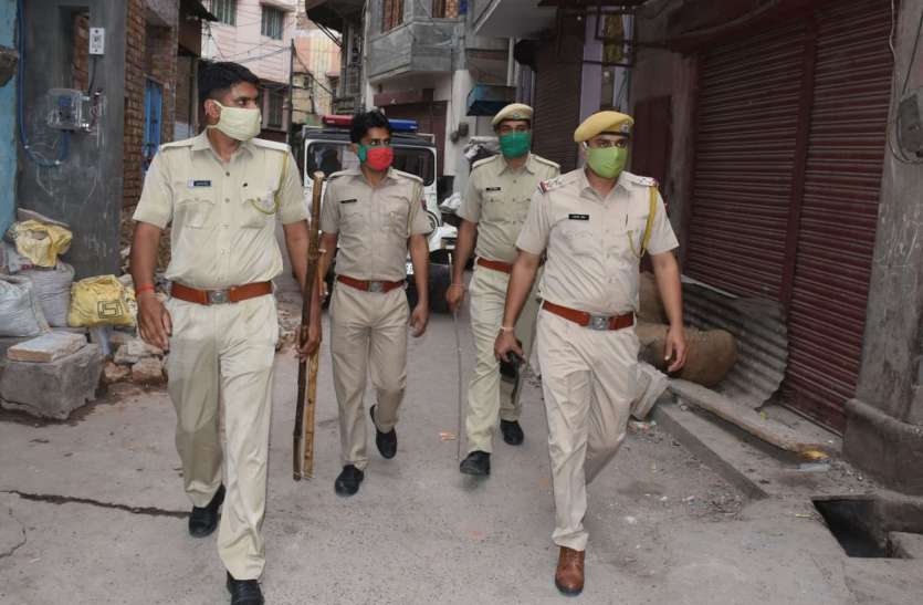 बाइक चालकों को बेवजह सड़क पर आने से रोकने के लिए पुलिस का नया पेंतरा बाइक चालकों को बेवजह सड़क पर आने से रोकने के लिए पुलिस का नया पेंतरा