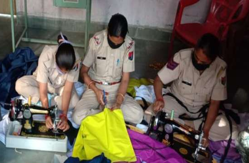 She News: Policemen And Their Families Making Masks With Duty - ड्यूटी के  साथ लोगों की मदद के लिए मास्क बना रहीं पुलिसकर्मी और उनके परिवारजन |  Patrika News