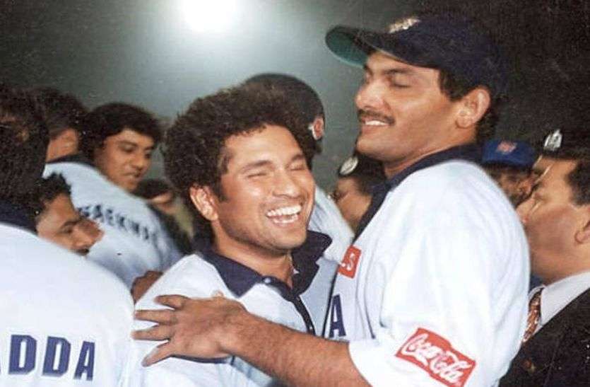 sachin tendulkar with azharuddin सचिन ने खोला राज, अजहर से कहा था कि फेल हुआ तो दोबारा नहीं आऊंगा आपके पास