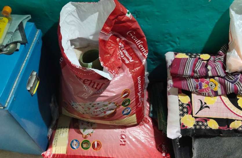 #corona virus-घरों में राशन होने के बाद भी प्रशासन से लगा रहे मदद की गुहार #corona virus-घरों में राशन होने के बाद भी प्रशासन से लगा रहे मदद की गुहार