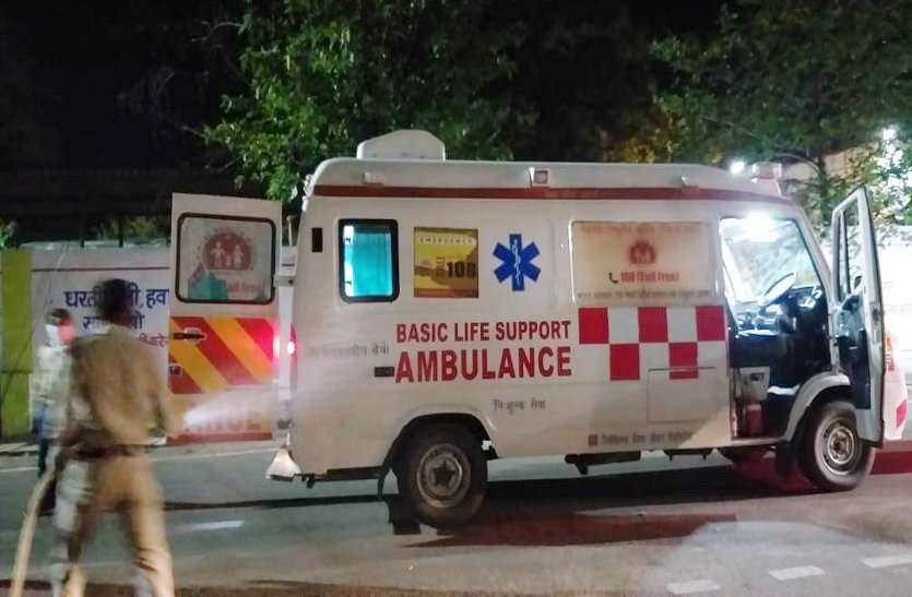 Municipal corporation providing facilities in lockdown #coronavirus: एंबुलेंसों को किया गया सेनेटाइज, शहर में भी चला अभियान, संक्रमण से बचाने शुरू हुई यह भी कार्रवाई