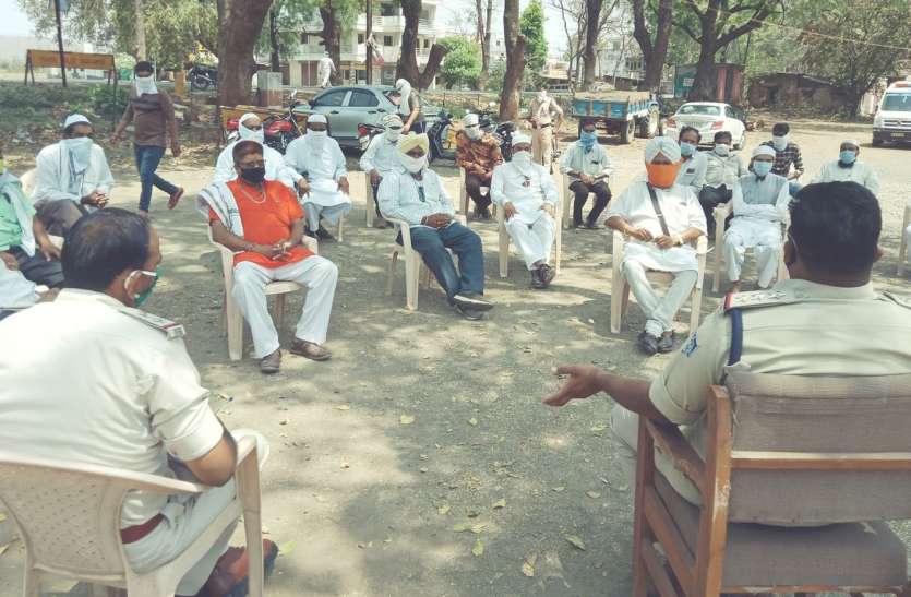 It is necessary to follow the lockdown to avoid the epidemic माहमारी से बचने के लिए लॉकडाउन का पालन करना जरूरी