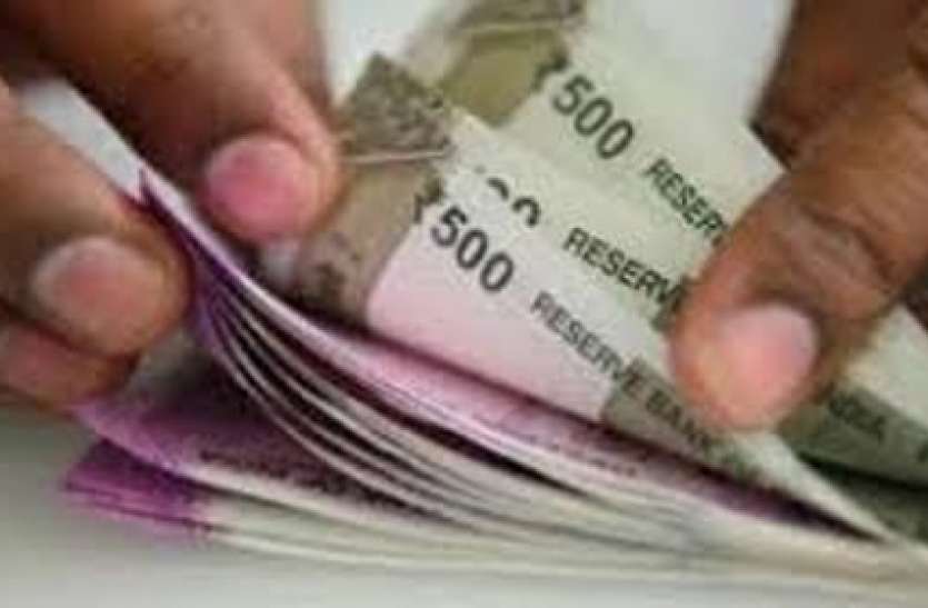 cash.jpg बैक में पैसा जमा कराने जा रहे हैं तो खबर पढ़ लें और ध्यान दें