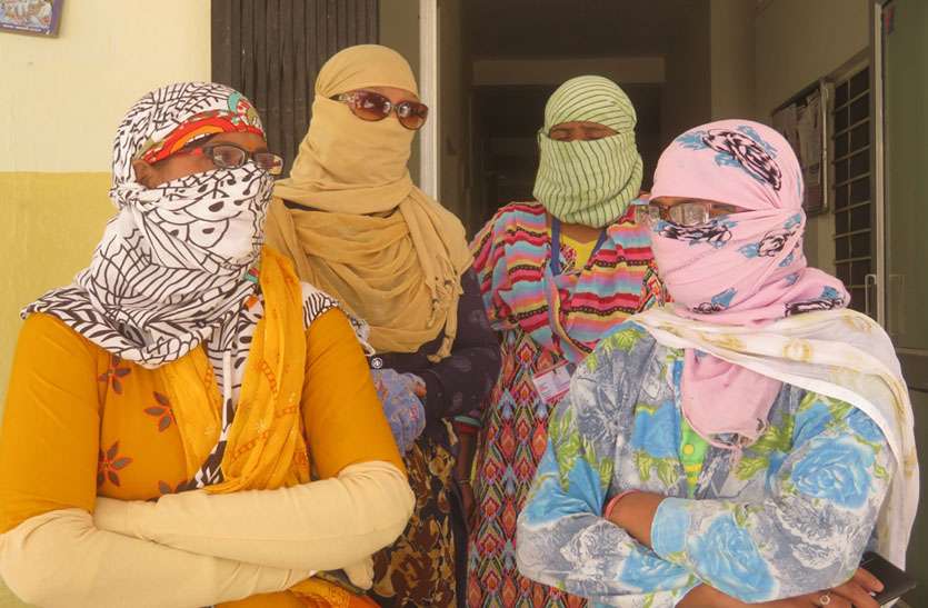 सर्वेकर रही टीम पर लोगों ने किया हमला, महिलाकर्मियों से की अभद्रता सर्वेकर रही टीम पर लोगों ने किया हमला, महिलाकर्मियों से की अभद्रता
