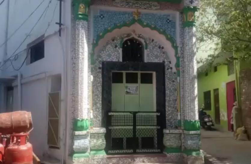 namaz.png Coronavirus: मजिस्द में इकट्ठा होकर नमाज पढ़ने वालों पर पुलिस हुई सख्त, इस तरह रख रही नजर