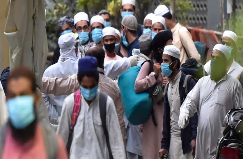 दिल्ली से लौटे तब्लीगी जमात के 13 सदस्यों को मेडिकल कॉलेज में किया गया क्वारंटाइन दिल्ली से लौटे तब्लीगी जमात के 13 सदस्यों को मेडिकल कॉलेज में किया गया क्वारंटाइन