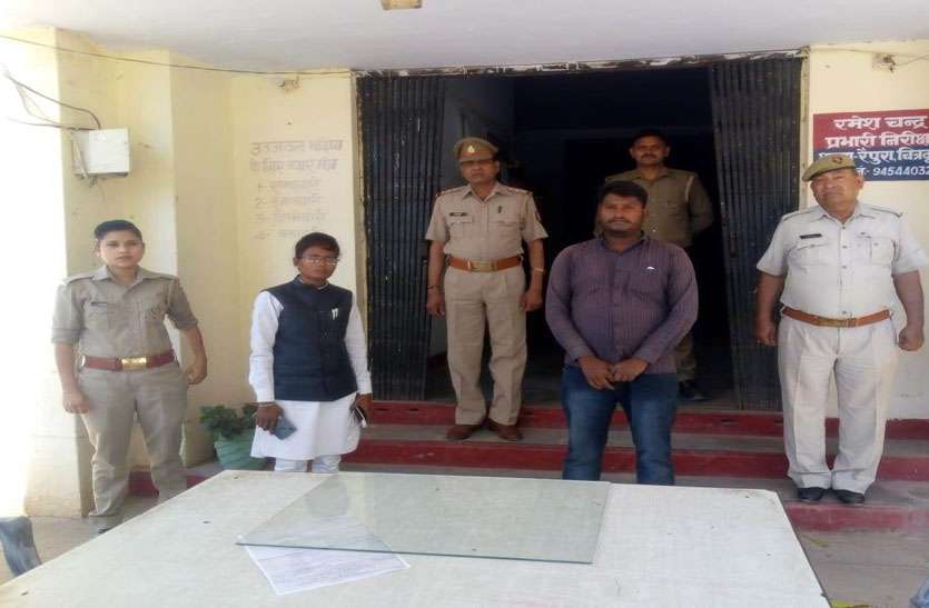 सोशल मीडिया में पीएम सीएम पर अभद्र टिपण्णी करने वाले युवक युवती गिरफ्तार सोशल मीडिया में पीएम सीएम पर अभद्र टिपण्णी करने वाले युवक युवती गिरफ्तार