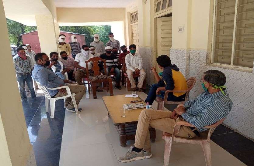 युवाओं को साथ लेकर कोरोना से जंग लड़ेगा प्रशासन युवाओं को साथ लेकर कोरोना से जंग लड़ेगा प्रशासन